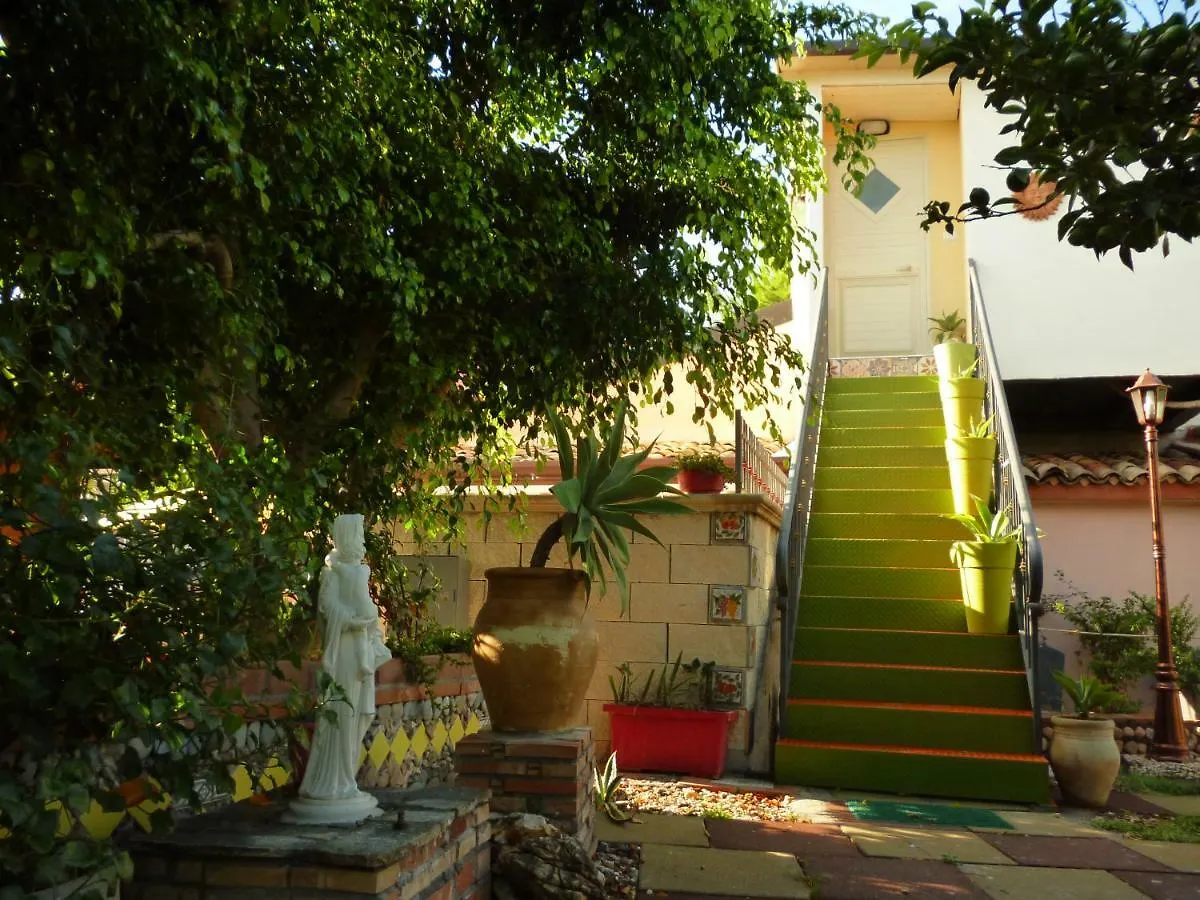 Holiday Maison Villa Arci Giardini Naxos 0*,  Itália