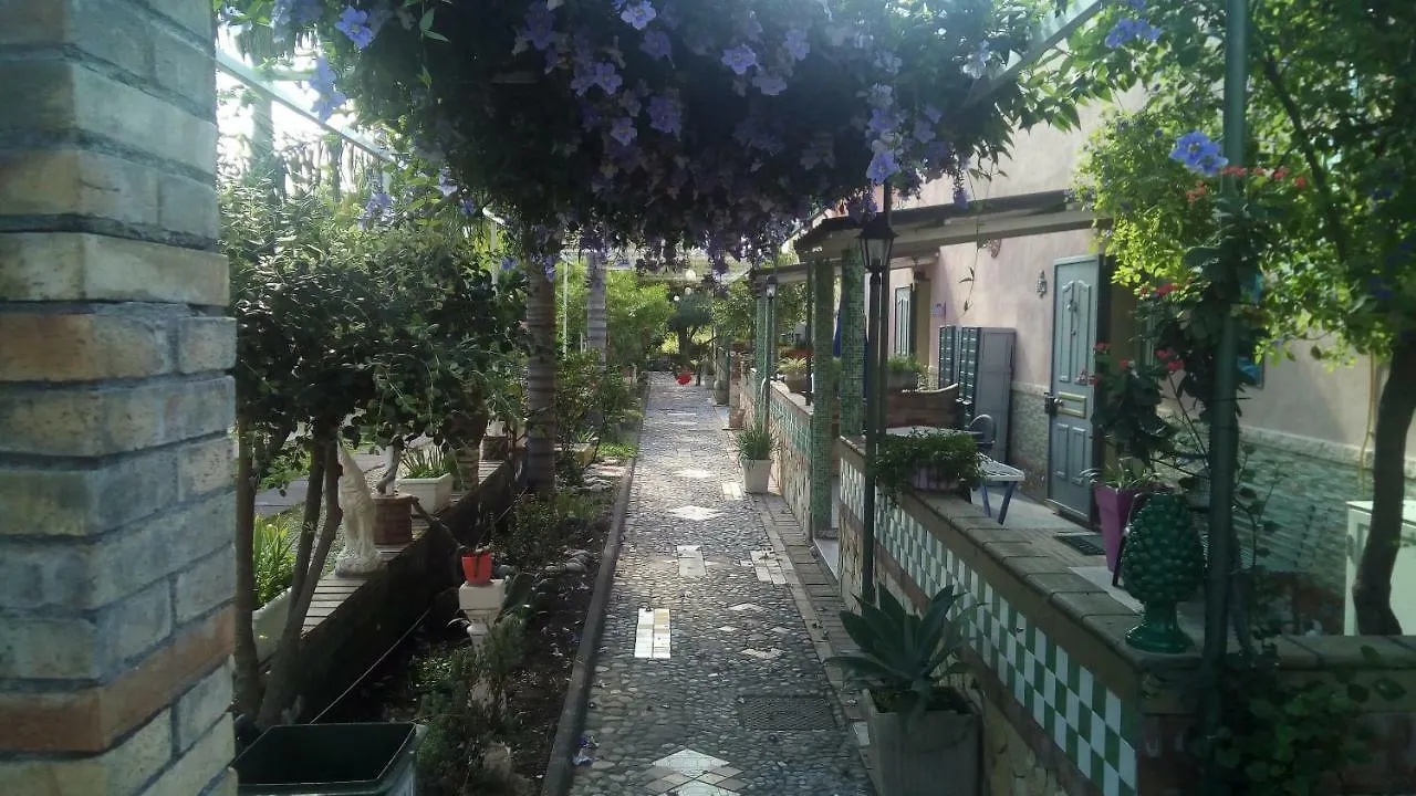 Casa de Férias Holiday Maison Villa Arci Giardini Naxos Itália